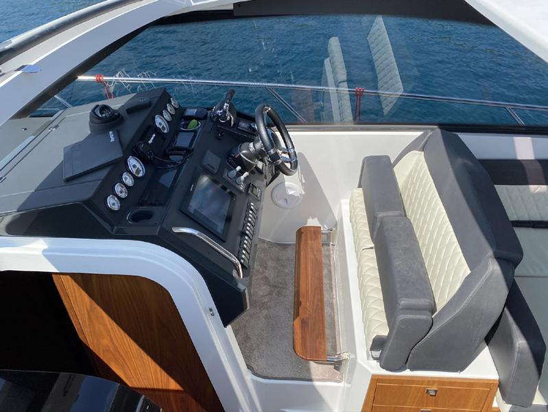 Book yachts online - motorboat - Grandezza 34 OC - BASILEIA - rent