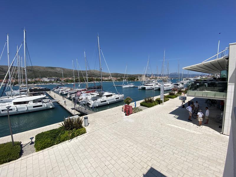 Book yachts online - motorboat - Grandezza 28 0C - BASILEIA 2 - rent