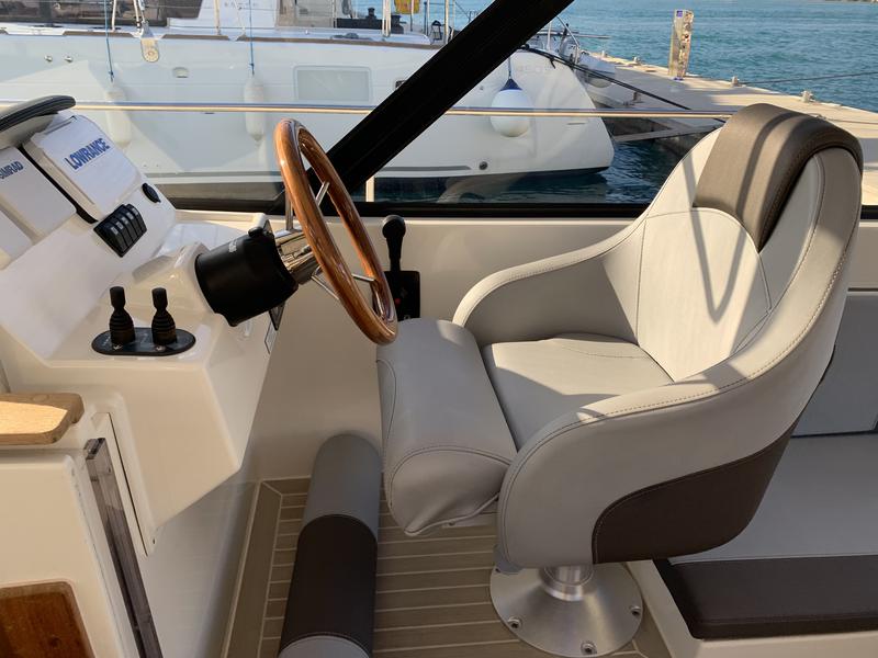 Book yachts online - motorboat - Delphia Escape 1350 - Vamia - rent