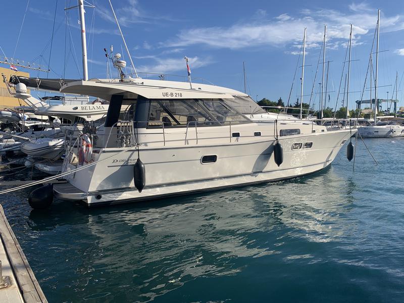 Book yachts online - motorboat - Delphia Escape 1350 - Vamia - rent