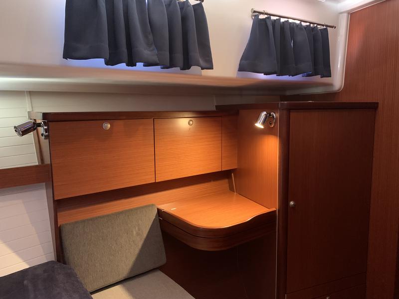 Book yachts online - motorboat - Delphia Escape 1350 - Vamia - rent