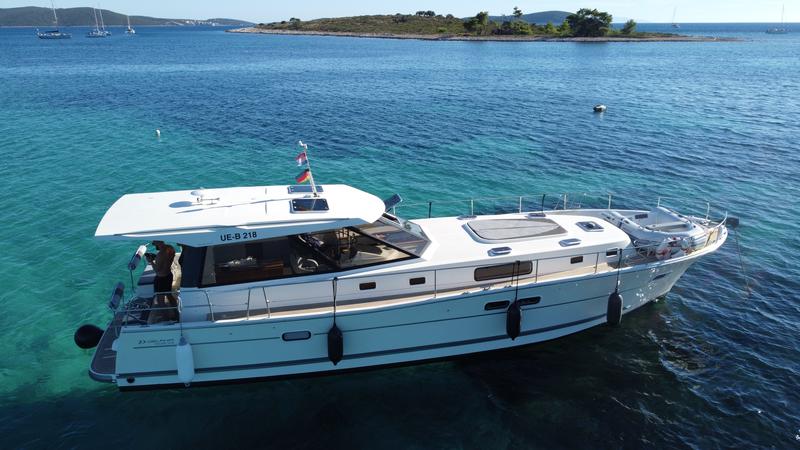 Book yachts online - motorboat - Delphia Escape 1350 - Vamia - rent