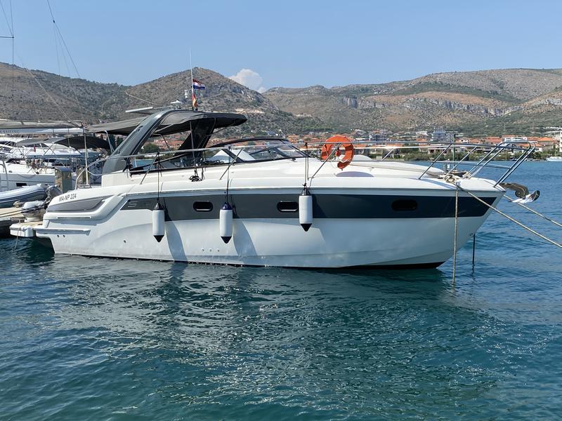 Book yachts online - motorboat - Bavaria S32 Open - MONICO - rent