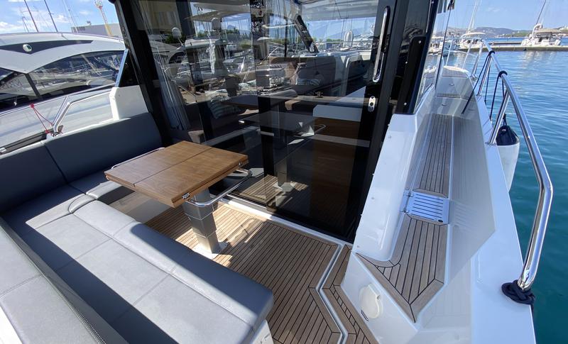 Book yachts online - motorboat - Grandezza 37 CA - KRISTINA - rent