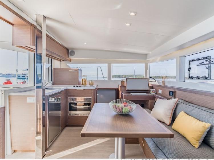 Book yachts online - catamaran - Lagoon 40 - Bonobo | A/C generator watermaker - rent