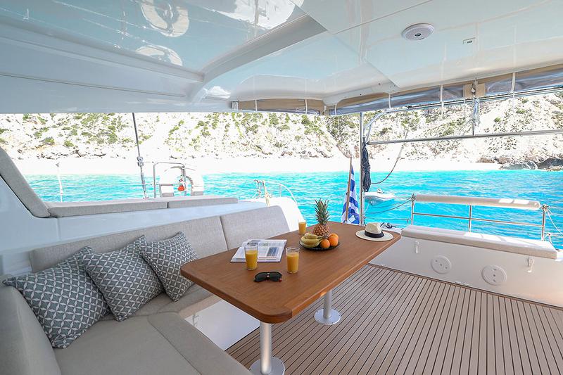 Book yachts online - catamaran - Lagoon 42 - Catalina | A/C generator watermaker - rent