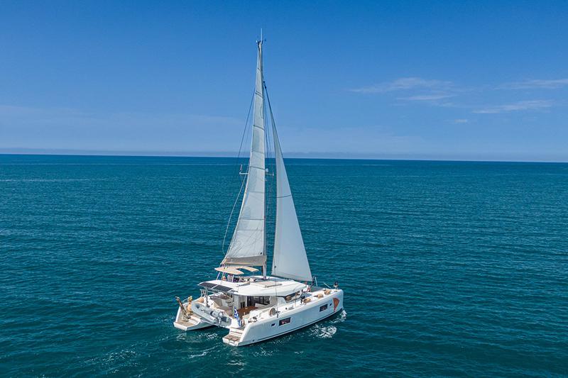 Book yachts online - catamaran - Lagoon 42 - Catalina | A/C generator watermaker - rent