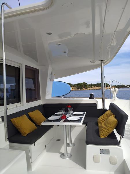 Book yachts online - catamaran - Lagoon 400 s2 - MIRANDA - rent