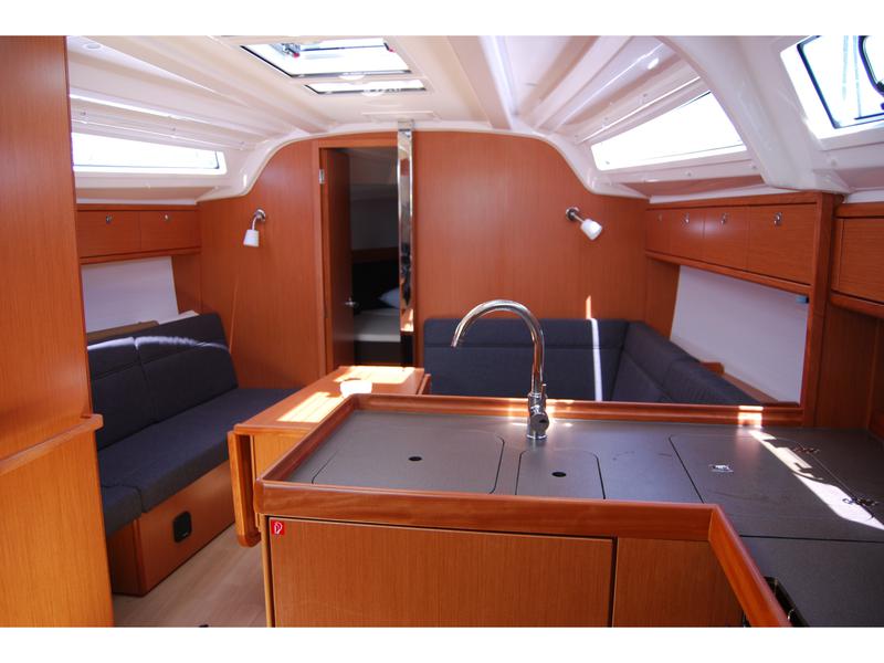 Book yachts online - sailboat - Bavaria Cruiser 37 - Odysseas - rent
