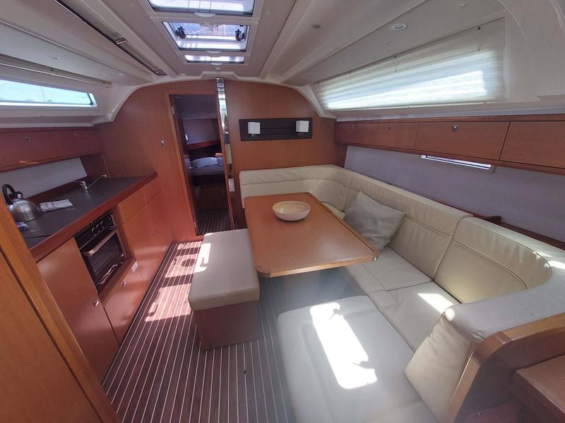 Book yachts online - sailboat - Bavaria Cruiser 41 - Nafsika - rent