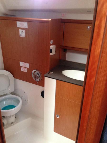 Book yachts online - sailboat - Bavaria Cruiser 51 - Vinni - rent