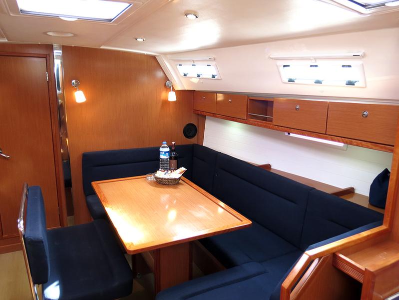 Book yachts online - sailboat - Bavaria Cruiser 40 - Daidalos - rent