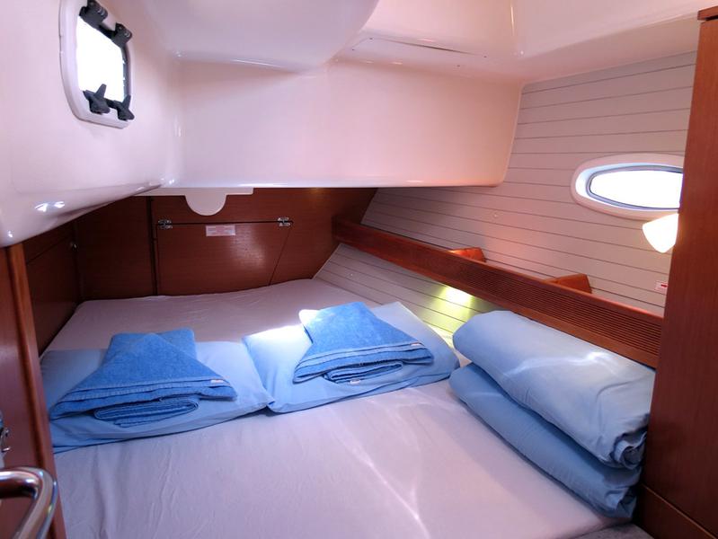 Book yachts online - sailboat - Bavaria 43 Cruiser - Yilki - rent