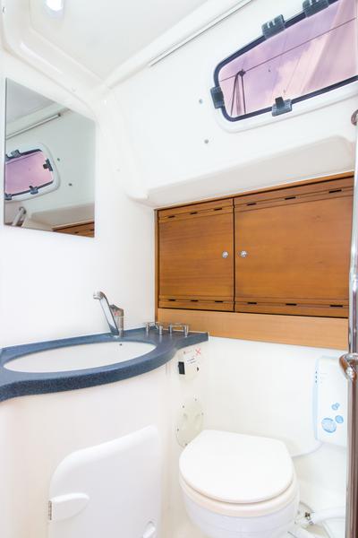 Book yachts online - sailboat - Bavaria 40 Cruiser - Madrugada - rent