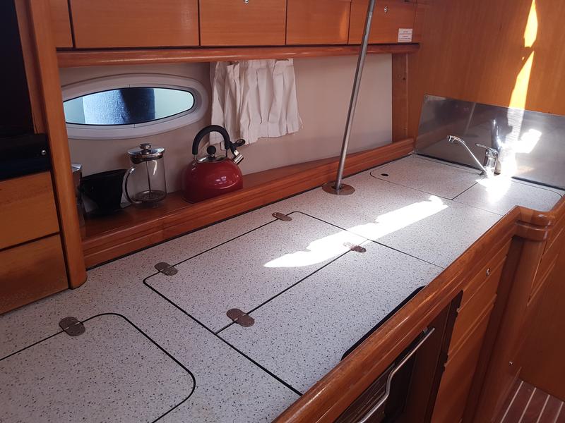 Book yachts online - sailboat - Bavaria 40 Cruiser - Madrugada - rent