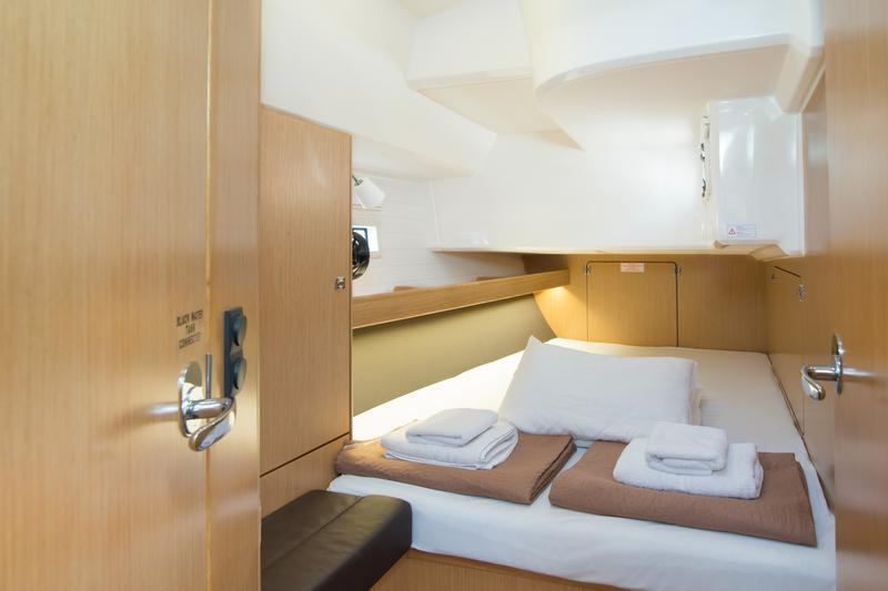 Book yachts online - sailboat - Bavaria Cruiser 46 - Electra - rent