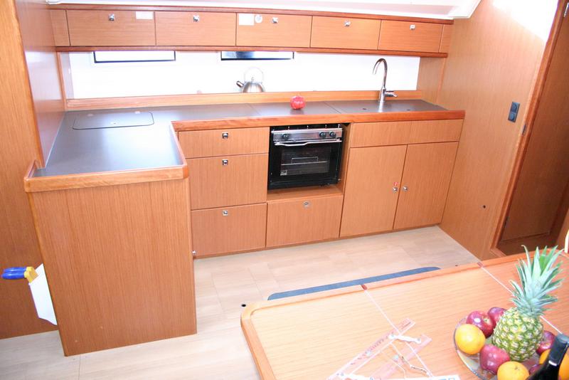 Book yachts online - sailboat - Bavaria Cruiser 46 - Fryni - rent