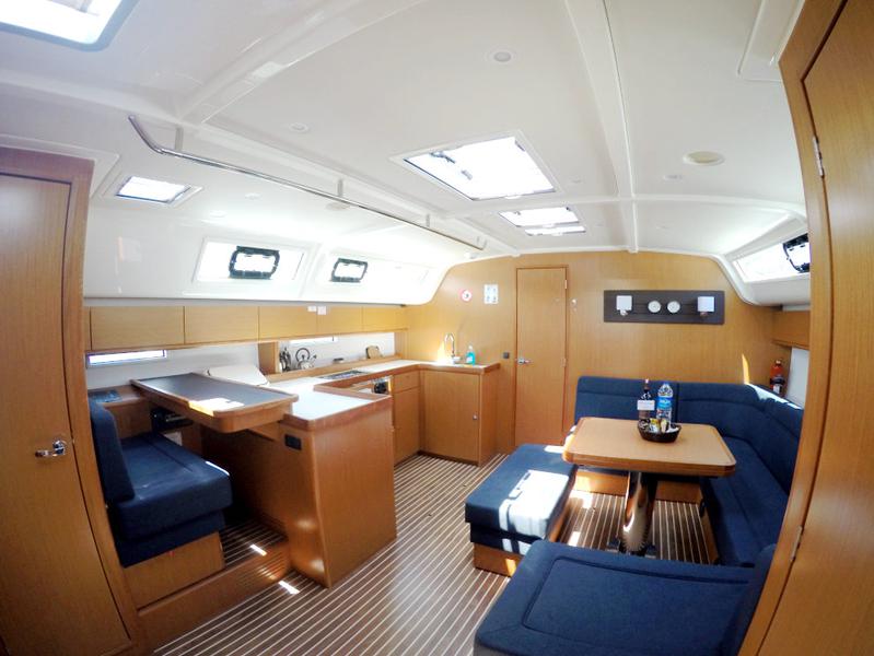 Book yachts online - sailboat - Bavaria Cruiser 51 - Nanna - rent