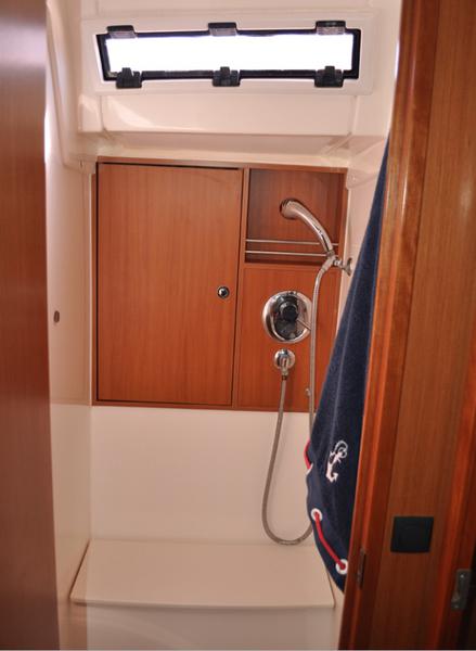 Book yachts online - sailboat - Bavaria Cruiser 45 - Destiny - rent