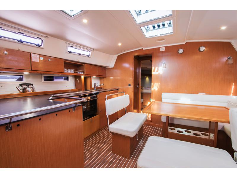 Book yachts online - sailboat - Bavaria Cruiser 45 - Destiny - rent