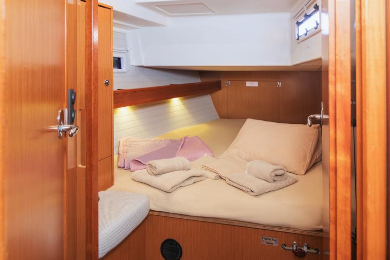 Book yachts online - sailboat - Bavaria Cruiser 45 - Destiny - rent
