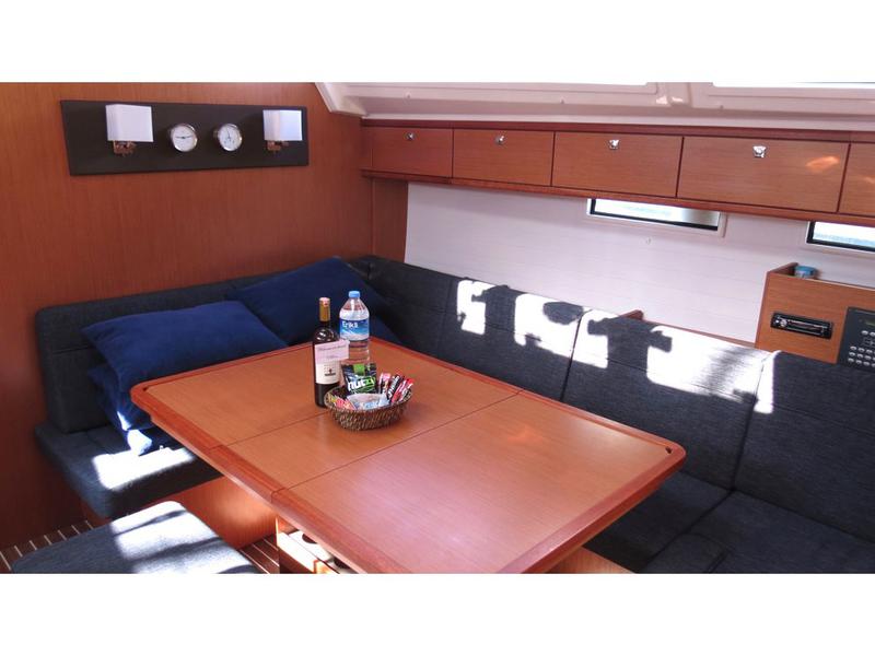 Book yachts online - sailboat - Bavaria Cruiser 46 - Sita - rent