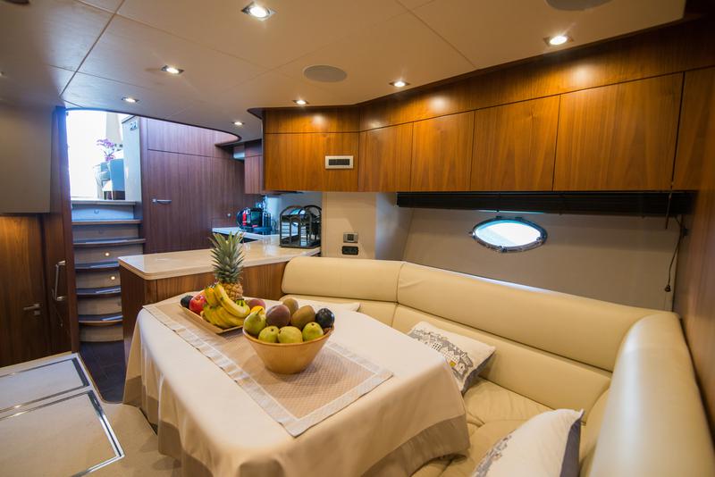 Book yachts online - motorboat - Sunseeker Predator 72 - Elentari - rent