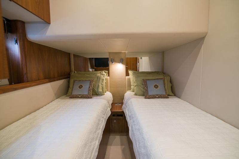 Book yachts online - motorboat - Sunseeker Predator 72 - Elentari - rent