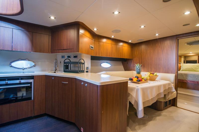 Book yachts online - motorboat - Sunseeker Predator 72 - Elentari - rent