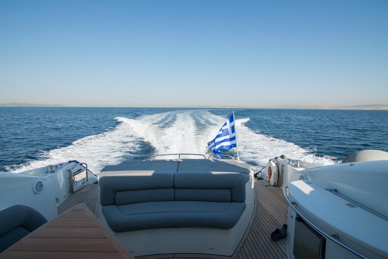 Book yachts online - motorboat - Sunseeker Predator 72 - Elentari - rent