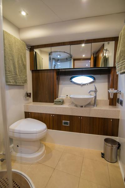 Book yachts online - motorboat - Sunseeker Predator 72 - Elentari - rent