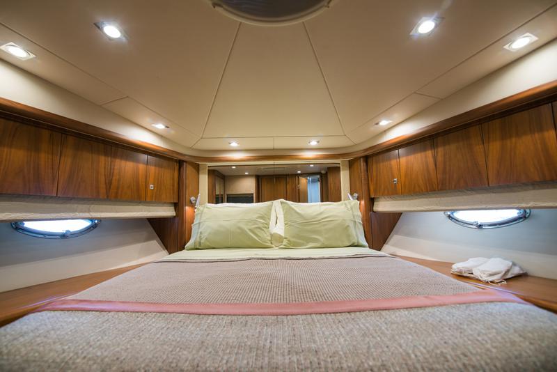 Book yachts online - motorboat - Sunseeker Predator 72 - Elentari - rent
