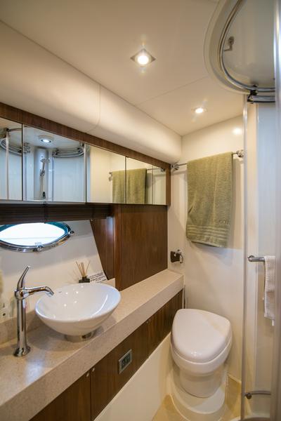 Book yachts online - motorboat - Sunseeker Predator 72 - Elentari - rent