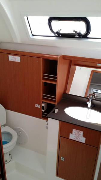 Book yachts online - sailboat - Bavaria Cruiser 41 - Laertis - rent