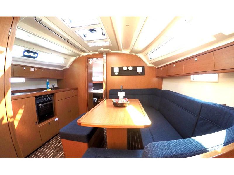 Book yachts online - sailboat - Bavaria Cruiser 41 - Cadenza  - rent