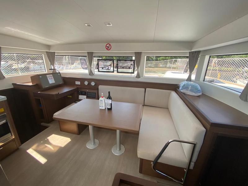 Book yachts online - catamaran - Lagoon 40 - Falcon - rent