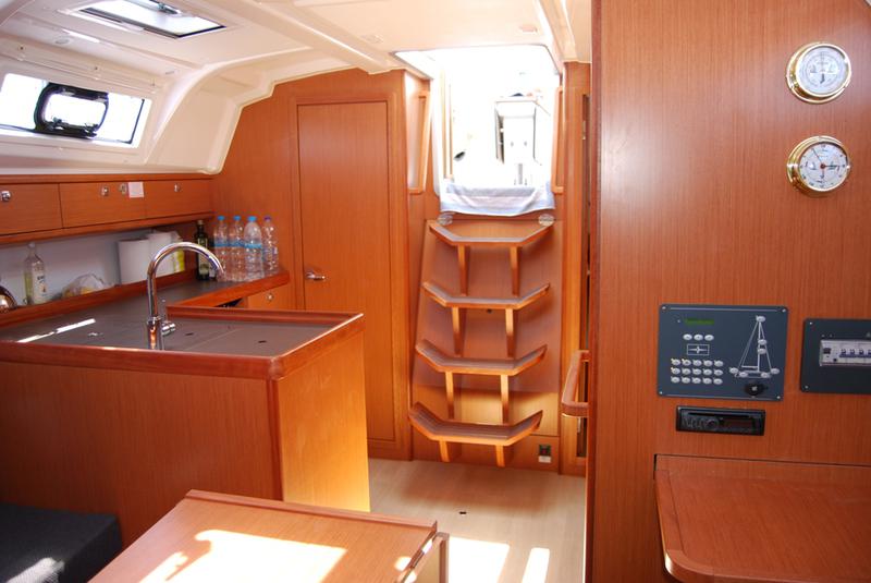 Book yachts online - sailboat - Bavaria Cruiser 37 - Anemos - rent