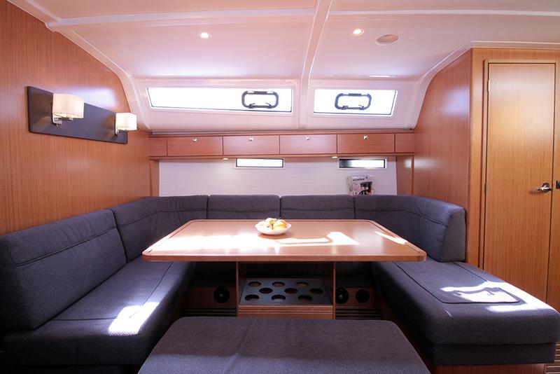 Book yachts online - sailboat - Bavaria Cruiser 51 - Firewall - rent