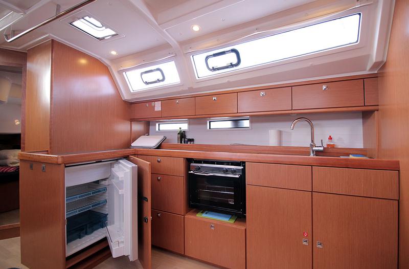 Book yachts online - sailboat - Bavaria Cruiser 46 L - Lucy Ball - rent