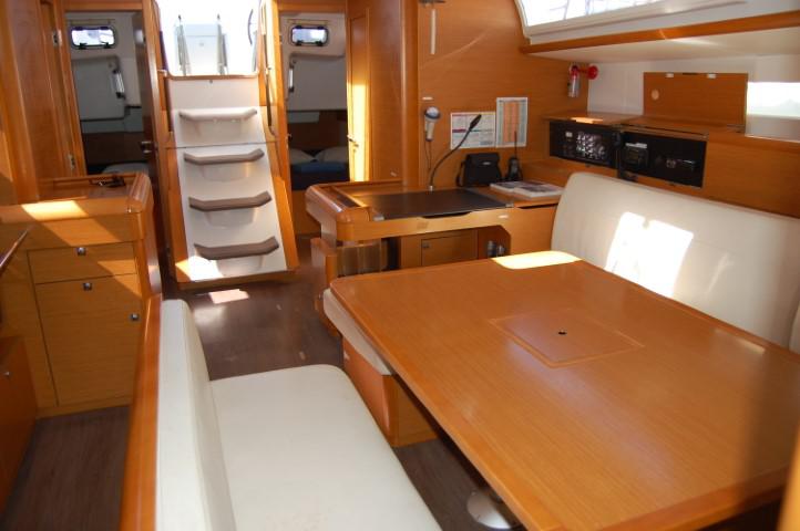 Book yachts online - sailboat - Sun Odyssey 519 - Alboran Champagne (Radazul) - rent