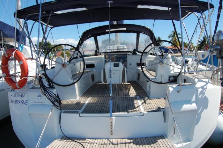 Book yachts online - sailboat - Sun Odyssey 519 - Alboran Champagne (Radazul) - rent