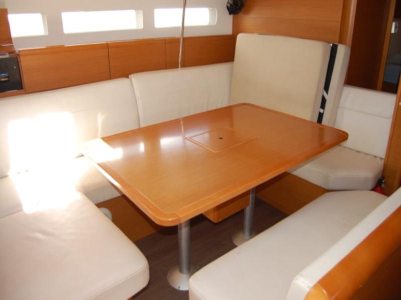 Book yachts online - sailboat - Sun Odyssey 519 - Alboran Champagne (Radazul) - rent