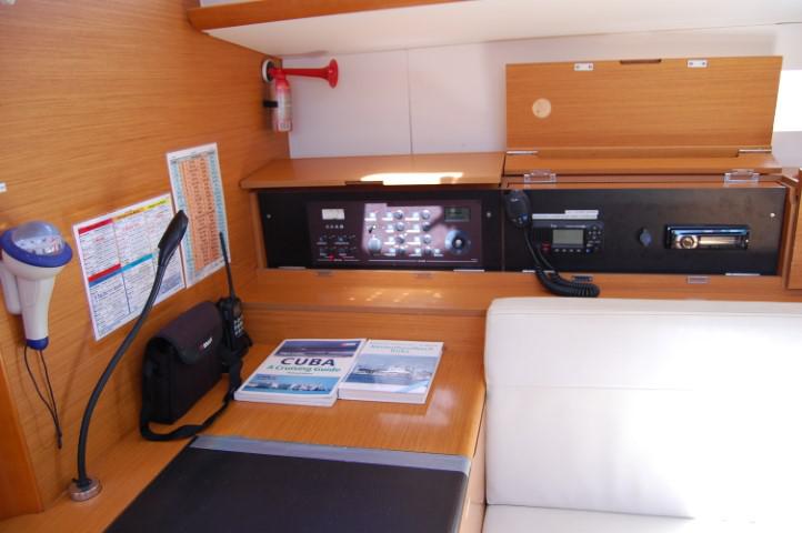 Book yachts online - sailboat - Sun Odyssey 519 - Alboran Champagne (Radazul) - rent