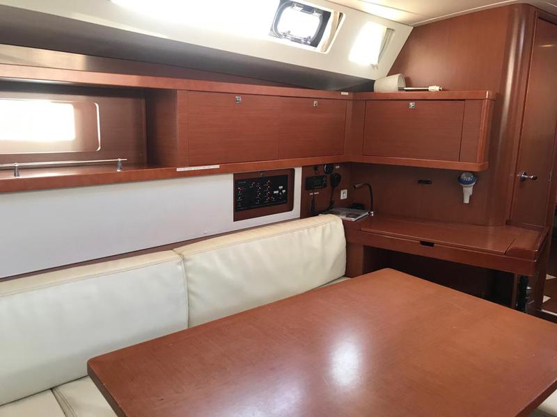 Book yachts online - sailboat - Oceanis 45-4 - Alboran Gin Tonic (Radazul) - rent