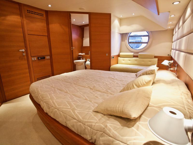 Book yachts online - motorboat - Aicon 64 Fly - Marilyn - rent