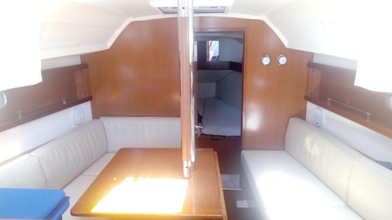 Book yachts online - sailboat - Oceanis 31 - TRIZONIA  - rent