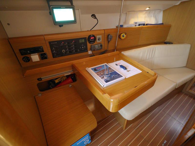 Book yachts online - sailboat - Sun Odyssey 36i REFIT 2019 - BLUE DIAMOND C.SA - rent