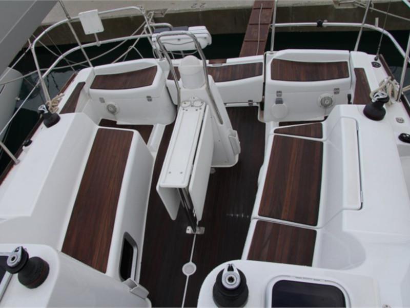 Book yachts online - sailboat - Sun Odyssey 36i REFIT 2019 - BLACK DIAMOND C.p. - rent