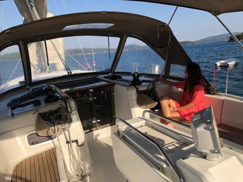 Book yachts online - sailboat - JEANNEAU S. O. 419   2017 - VENERA  - rent