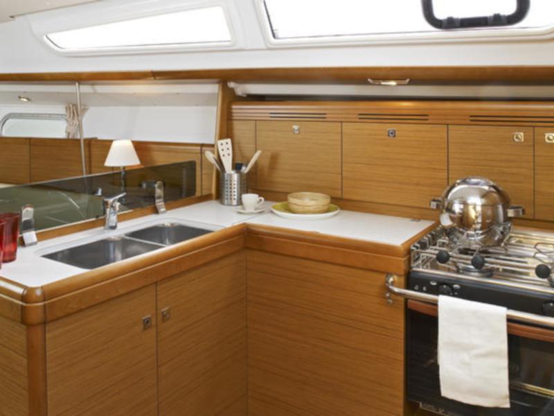 Book yachts online - sailboat - Sun Odyssey 36i REFIT 2019 - PINK DIAMOND P.c - rent